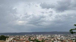 Previsão do Tempo Previsão do tempo para esse fim de semana (22/08 e 23/08): calor e sol no Norte de Minas