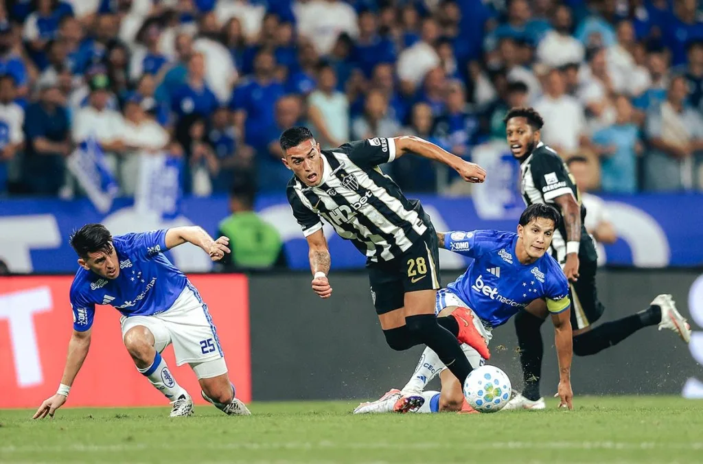 Atlético-MG e Vitória empatam em Belo Horizonte em duelo movimentado pelo Brasileirão - Portal38