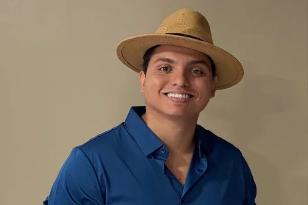 Filho do Piseiro viraliza nas redes com os hits 'Raparigas' e 'Meu Pai Paga Minha Faculdade' - Portal38