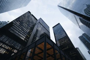 O detalhe quase invisível nos pés que revela a verdadeira intenção de alguém com você - Portal38
