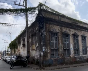 Prédio do antigo Ateneu Teixeira Mendes está abandonado no Centro de São Luís - Portal38